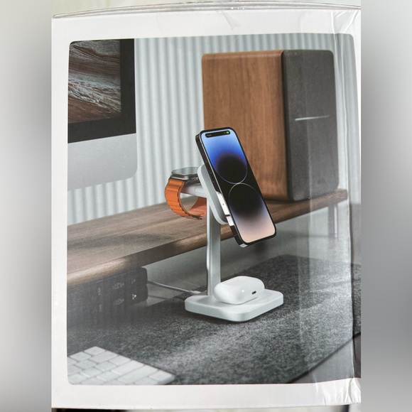 BNWB ESR 3-in-1 Wireless Charger Stand with MagSafe For IPhone Apple Watch White - Picture 3 of 12